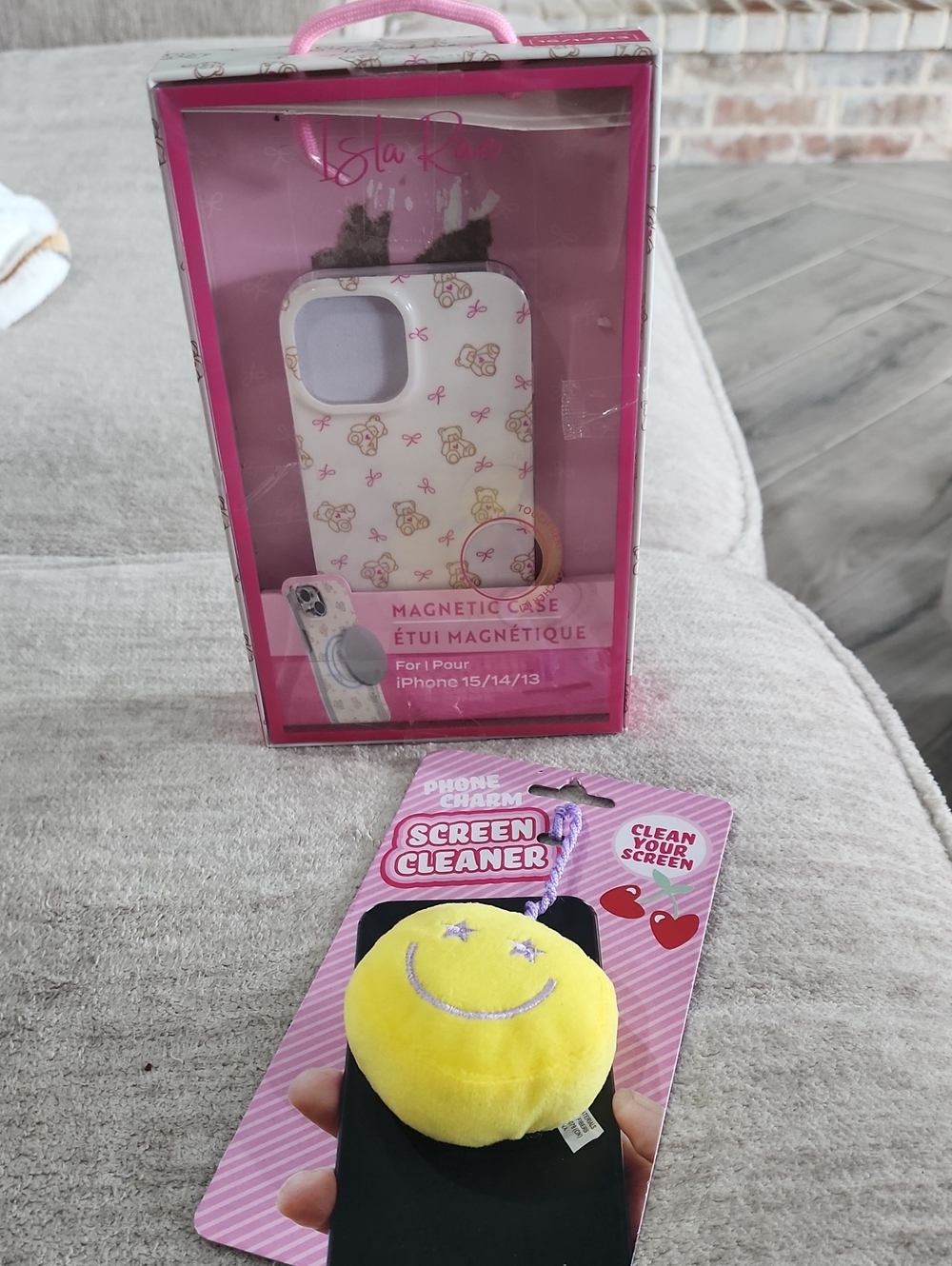 NIB Isla Rae Magnetic I Phone Case & Smiley Screen Cleaner